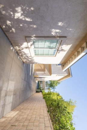 Elegant Retreat Modern Comforts Prime Location
